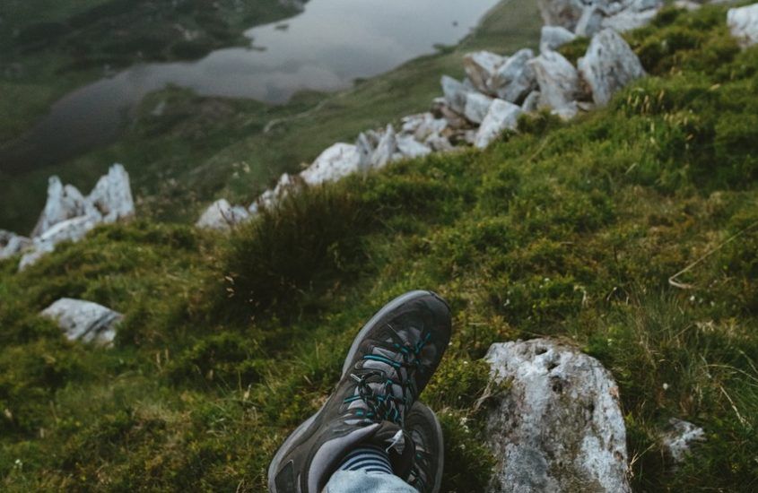Buty do chodzenia po górach – niskie czy wysokie?