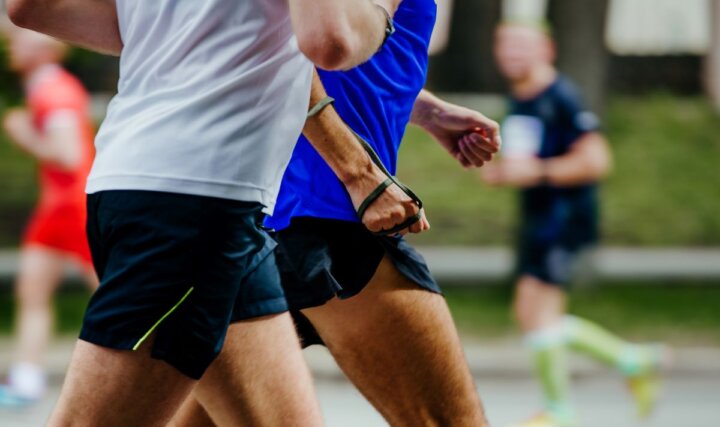 Niewidomi sportowcy – biegacze. Jak trenują?