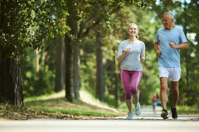 kto może uprawiać jogging - starsze osoby