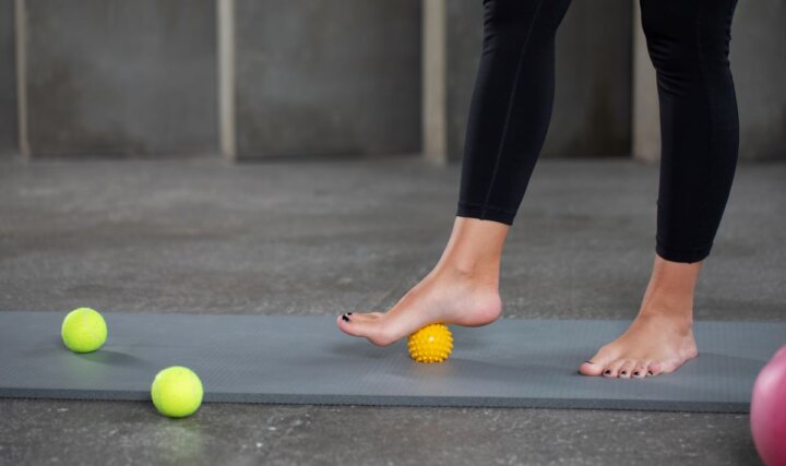Masaż nóg — sposób na poprawę regeneracji biegacza. Dokładna instrukcja