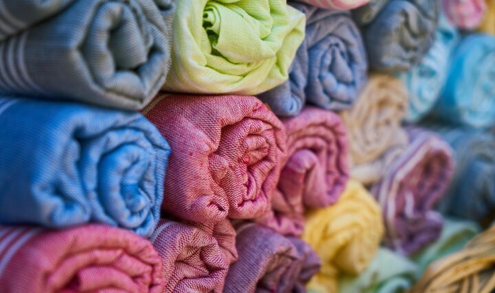 Jak wybrać najlepszą tkaninę nurek na letnie ubrania?