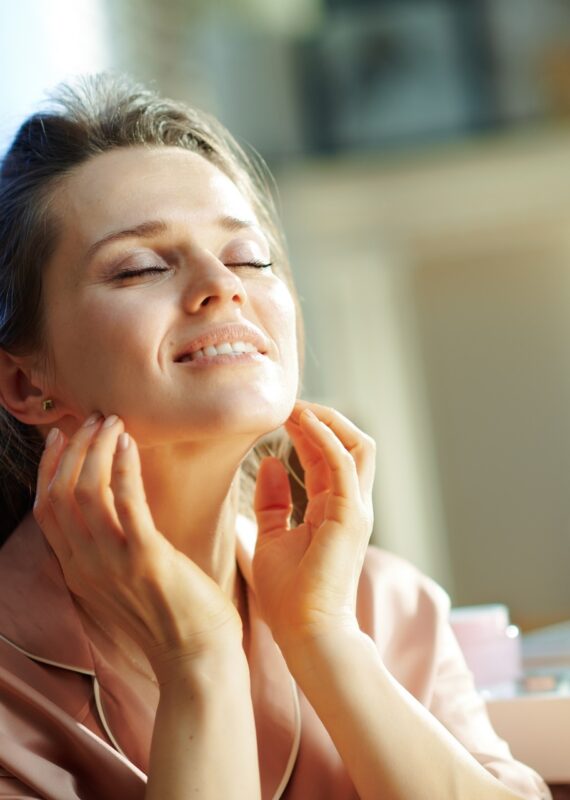 Świadoma pielęgnacja twarzy a ochrona przed słońcem