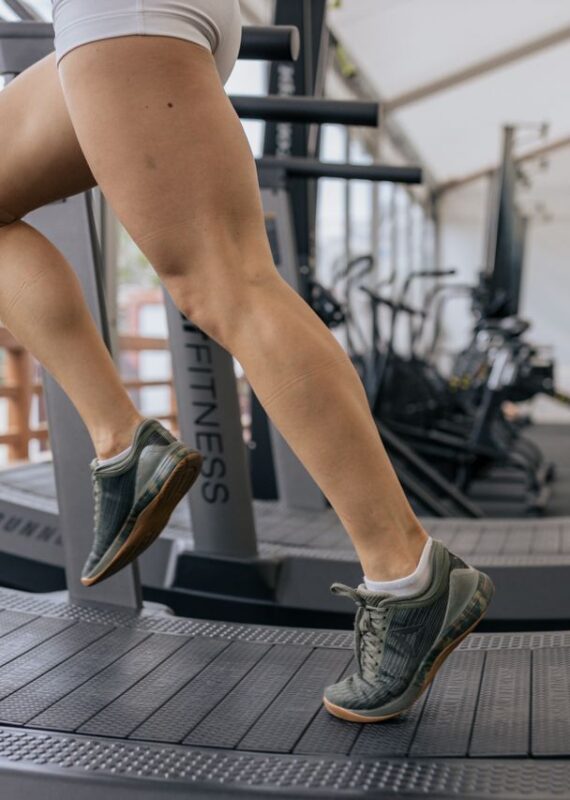 Buty do biegania na bieżni – jak wybrać obuwie zapewniające komfort i efektywność treningu?